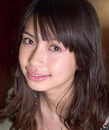 从凸嘴龅牙到真人芭比再到红毯杀手,baby的脸发生了哪些变化?