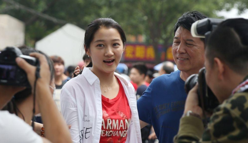 关晓彤高考成绩有多好，拍戏也不耽误学习，令高中生自愧不如