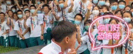 全红婵现身庆功会，让出C位！进校园引数百同学围观：你们好恐怖