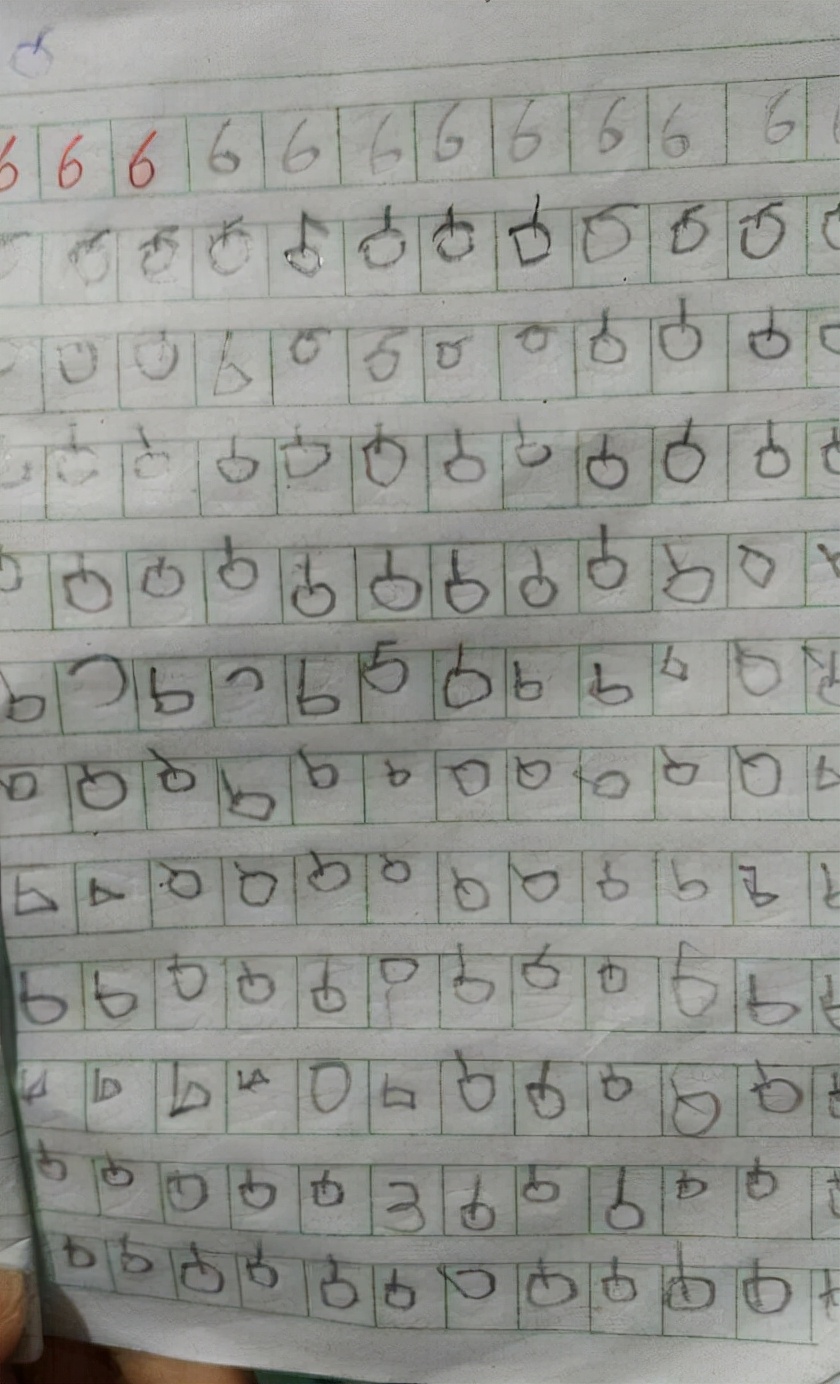 小学生被罚写“爷”字，家长看后哭笑不得，网友：爷爷戴墨镜了？