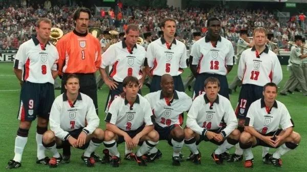 1998世界杯英国队名单（1998年世界杯的英格兰队，天赋被掩盖在闹剧和花边之下）