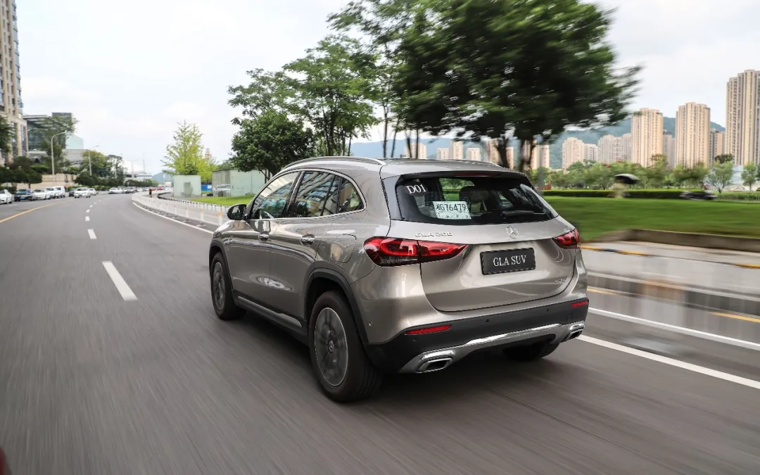 奔驰最便宜的SUV，香不香？GLA开过以后值得买吗？