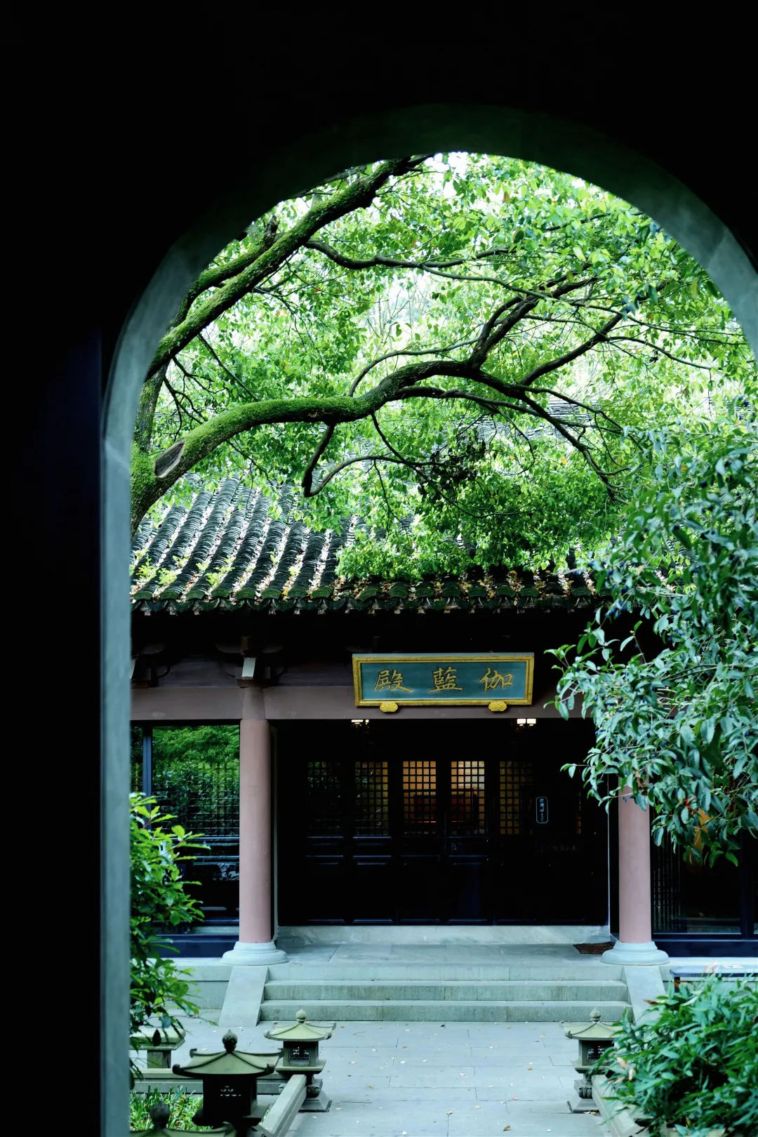 杭州终极拜佛攻略｜走这条路，一天解锁灵隐法喜7大宝藏寺庙