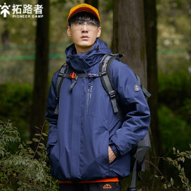 这款冲锋衣耐磨防水且保暖，上班和郊游都适合穿