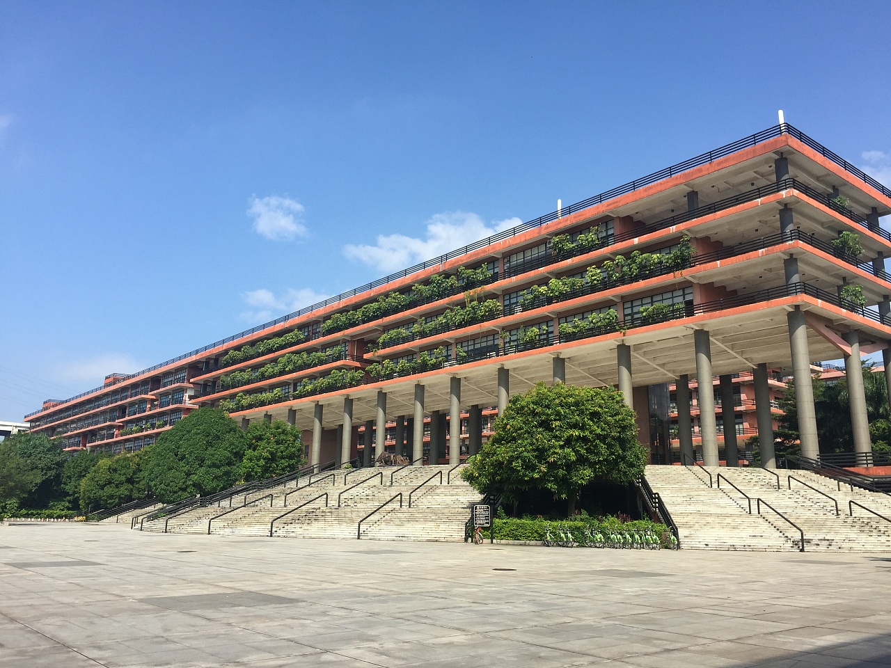 产品设计专业排名广州美术学院荣登榜首,校友会排名靠谱吗?