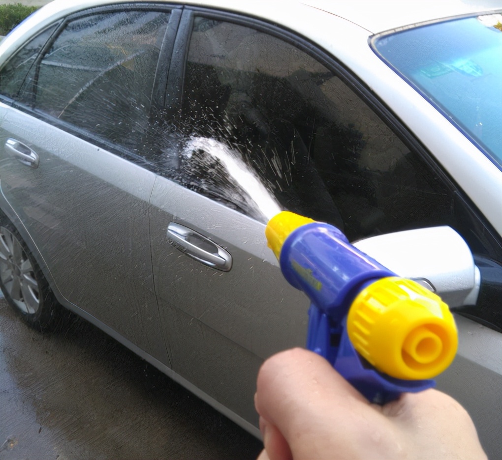 高压水枪洗车，会对汽车造成伤害吗？听听内行怎么说