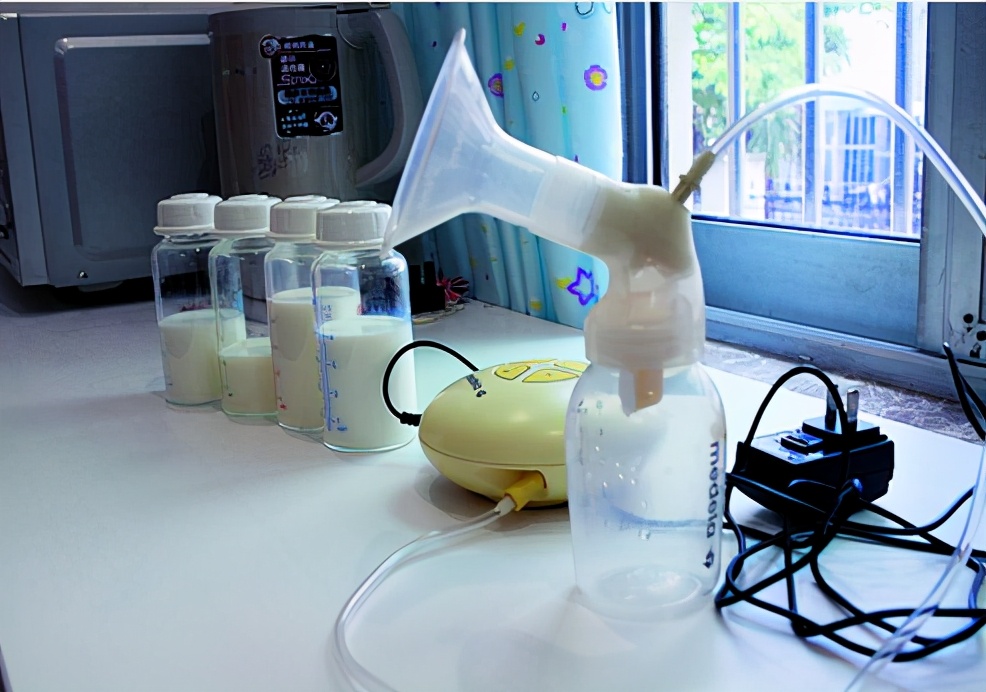 "背奶妈妈"很辛苦,加热母乳要清楚,牢记5个重点不会害了娃