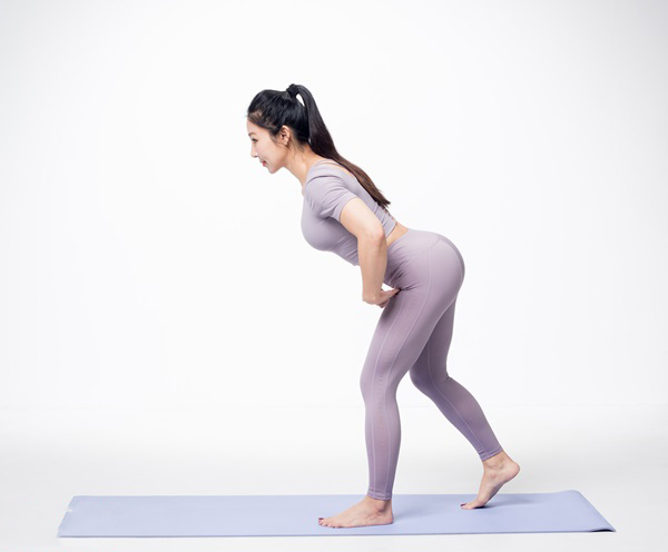 “懒人”产后恢复操，3个产后瑜伽动作，凹腹、瘦腿两不耽误