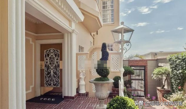 刘强东事件3年后，28岁奶茶妹妹章泽天的聪明让人刮目相看