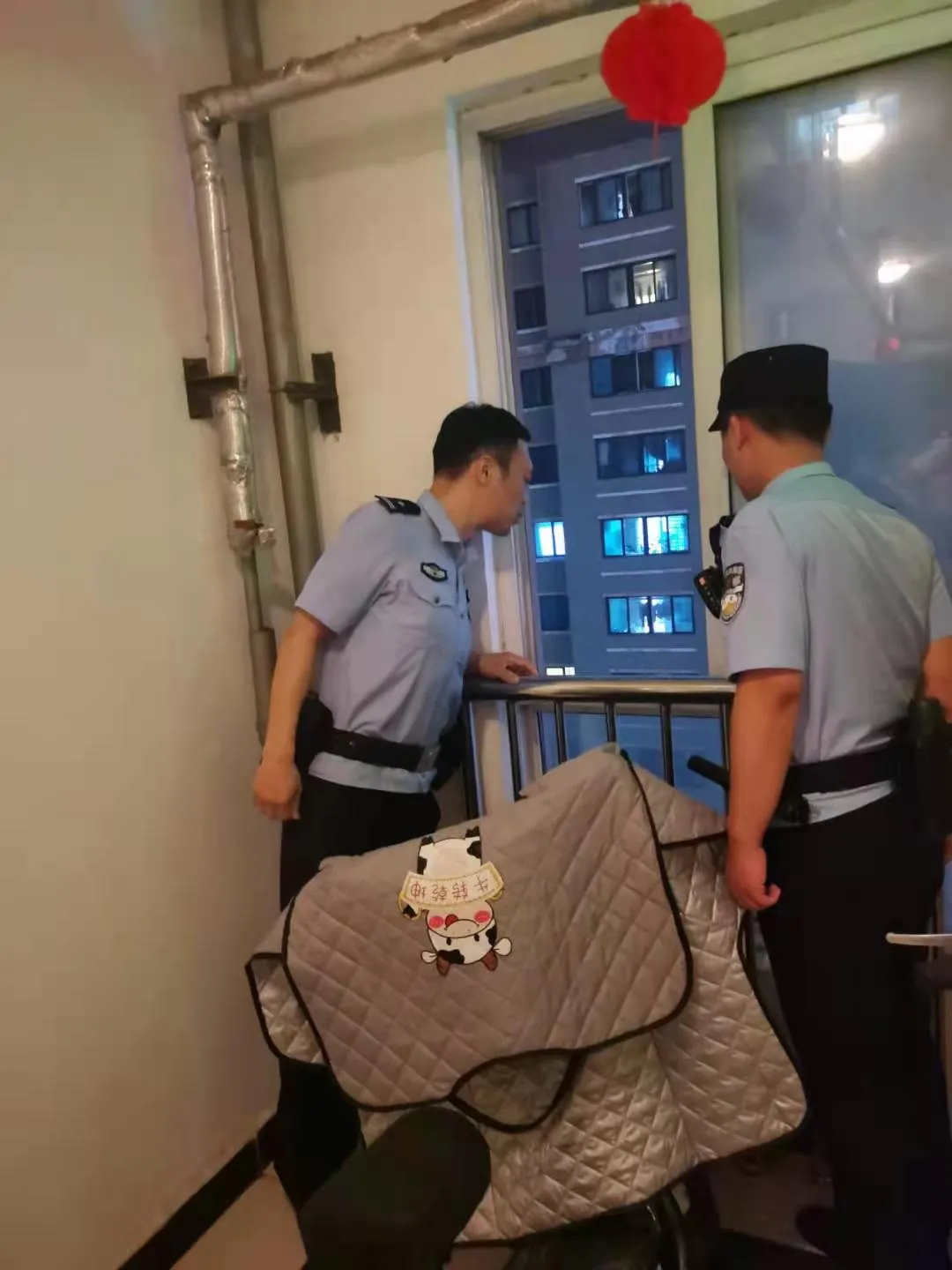 新沂警方破获本市首例高空抛物案!