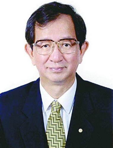 崔琦(美籍华裔-生于河南):1998年获诺贝尔物理奖;崔琦朱棣文(美籍华裔