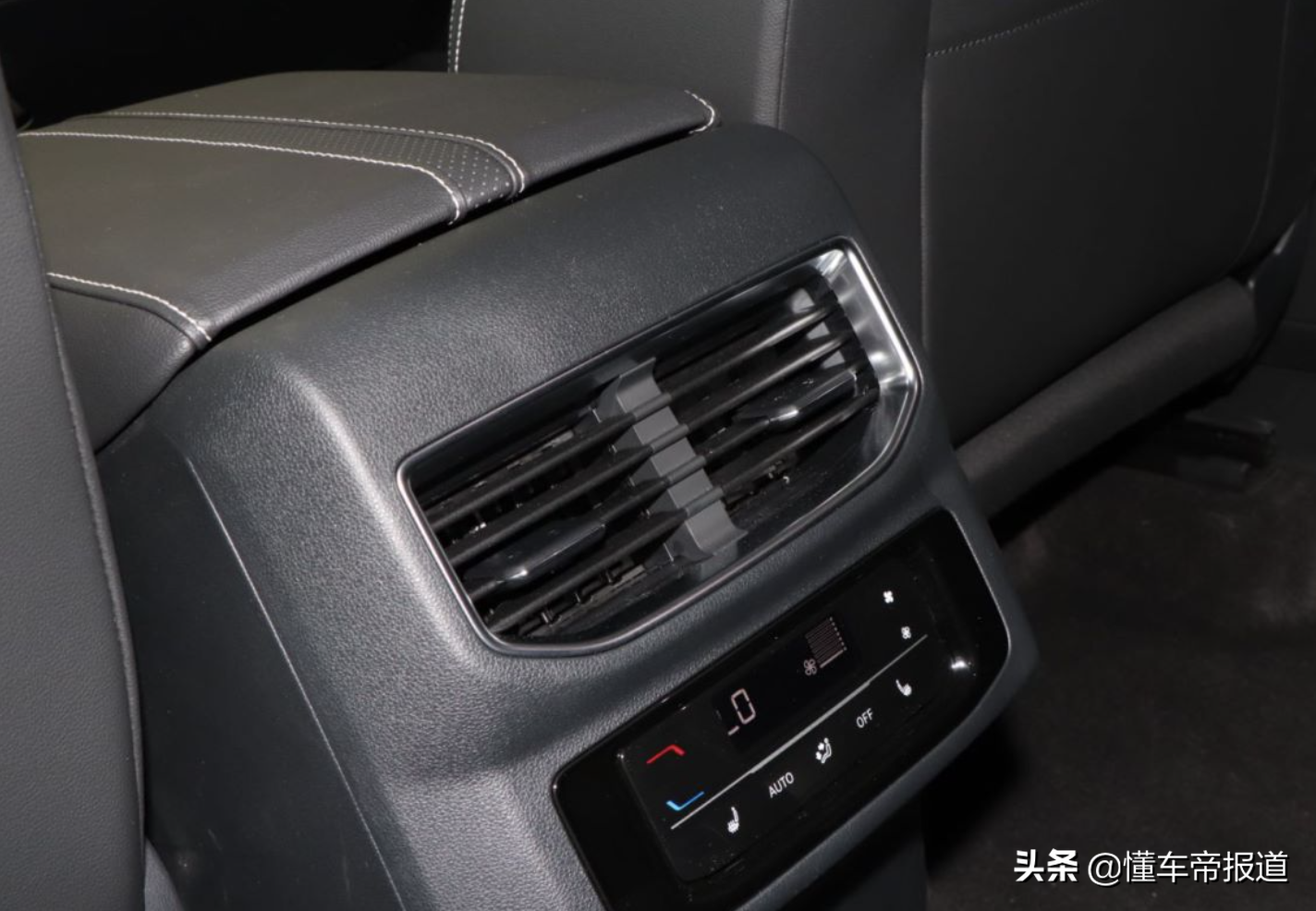 新车 | 尺寸超途昂！一汽-大众旗舰SUV揽境到店，提供6座/7座布局