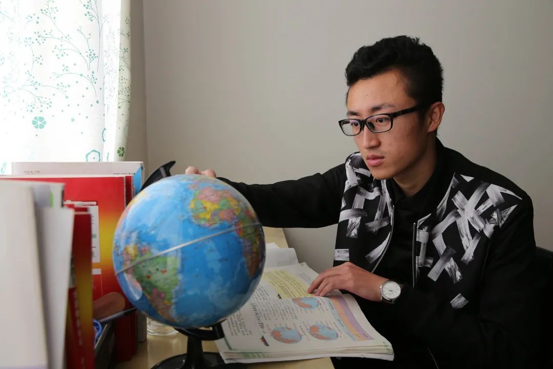 惊艳！北京“双一流”名校2021级新生辅导员集体亮相，网友：眼前一亮！