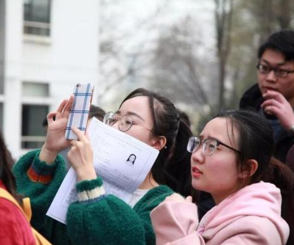 公务员迎来“新消息”，涨薪已经提上日程，年薪超过30万不是梦