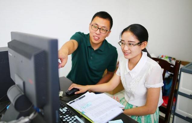 为何研究生毕业后想当辅导员？看到辅导员的薪资待遇，就不奇怪了