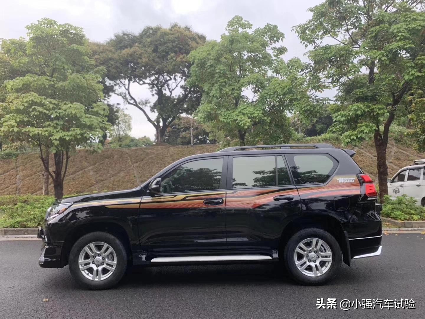 2020款丰田霸道来了，标配全时四驱，一箱油能跑1500公里？