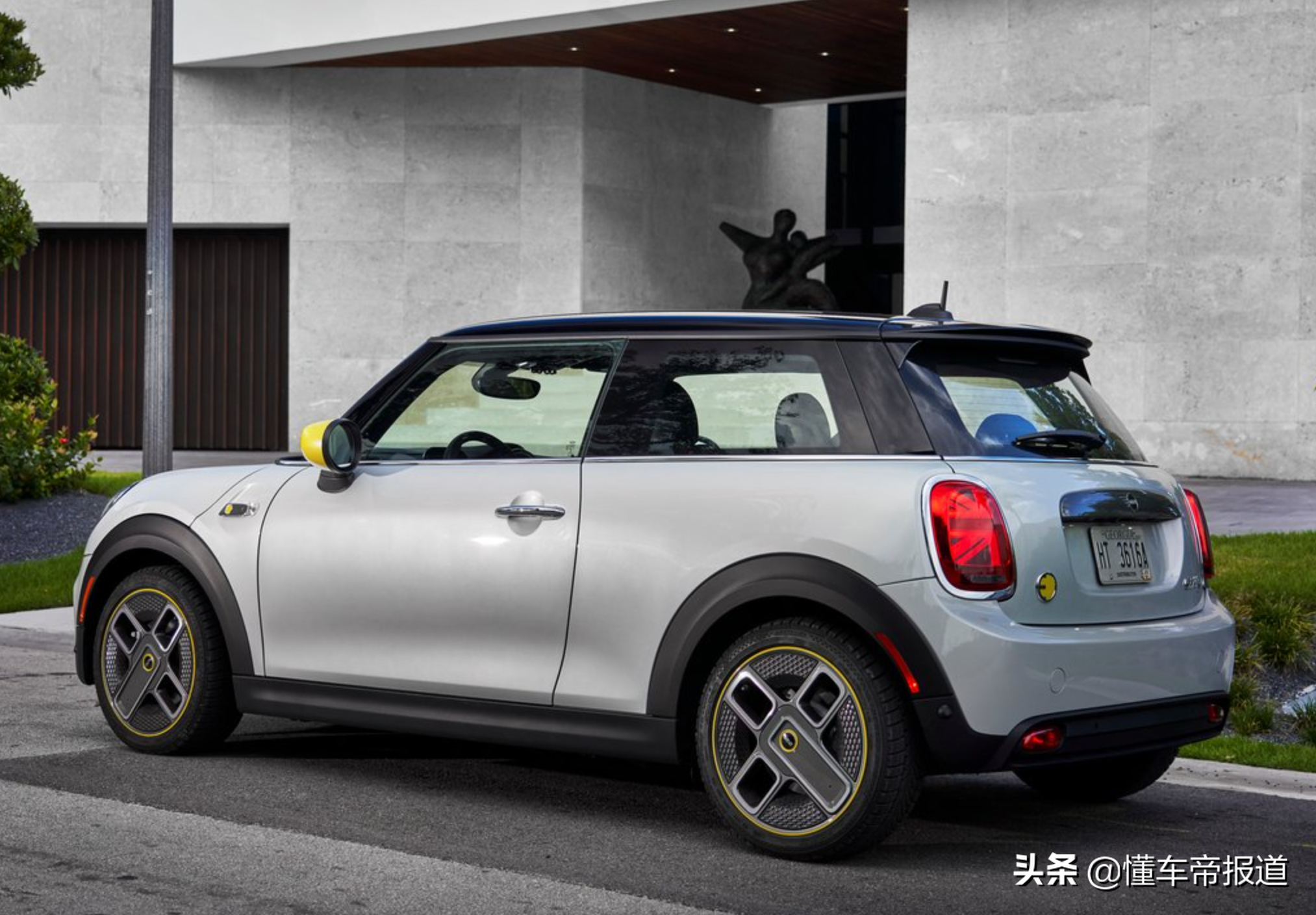 新车 </p><p>　　 奔驰设计，吉利工程支持，smart首款电动SUV专利图曝光