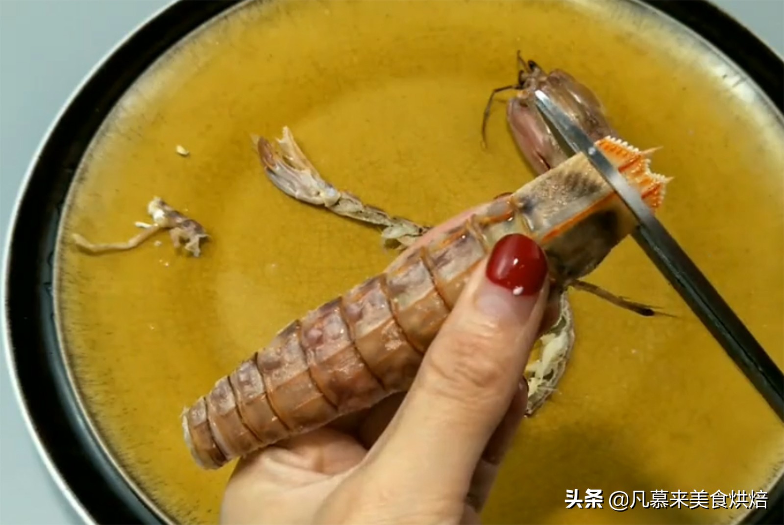 皮皮虾好吃不好剥，皮皮虾怎么剥？2种妙招教您轻松快速剥皮皮虾
