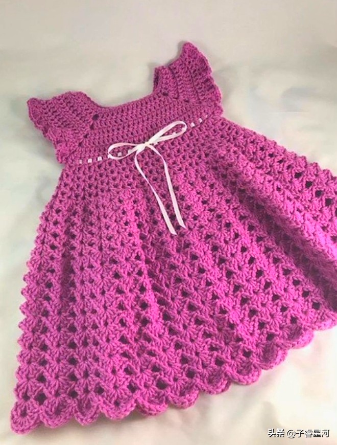 看看人家妈妈给宝宝织的小裙子,太漂亮了吧!