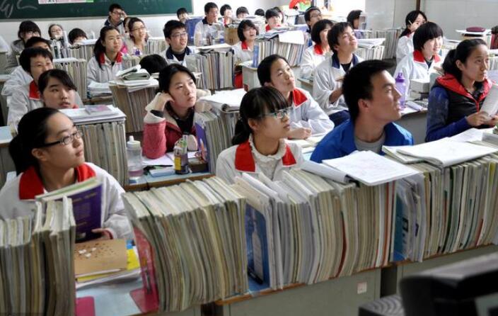 衡水中学“军事化”管理太严格，被指“没人性”？毕业后见分晓