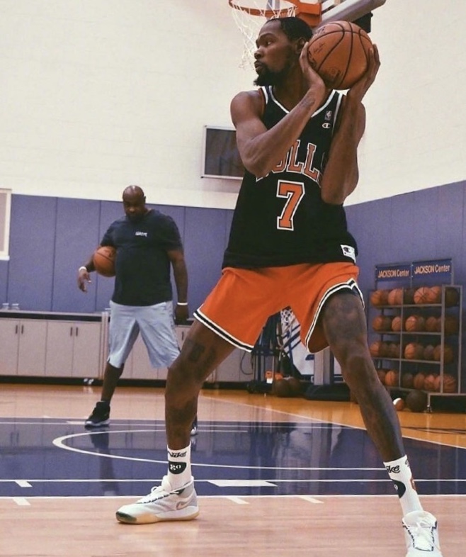 nba腿为什么那么细（NBA球员的小腿有多细？杜兰特小腿如竹竿，莺歌小腿没胖虎一半粗）