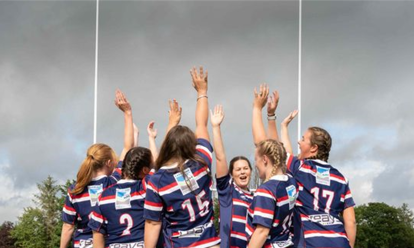 女子橄榄球服装（英女子橄榄球队赤身出镜宣传运动，称“拍完不想再把衣服穿回去”）