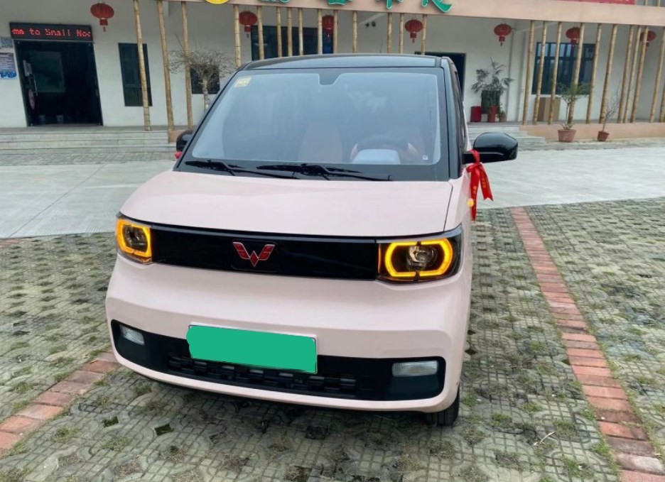 女司机的“代步利器”，C2驾照就能开，半个车位可停，仅售4万多