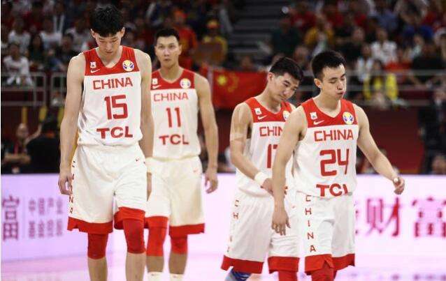 中国男篮退步了吗(相比08年，如今中国男篮有更好的待遇 训练，反而却倒退了20年？)
