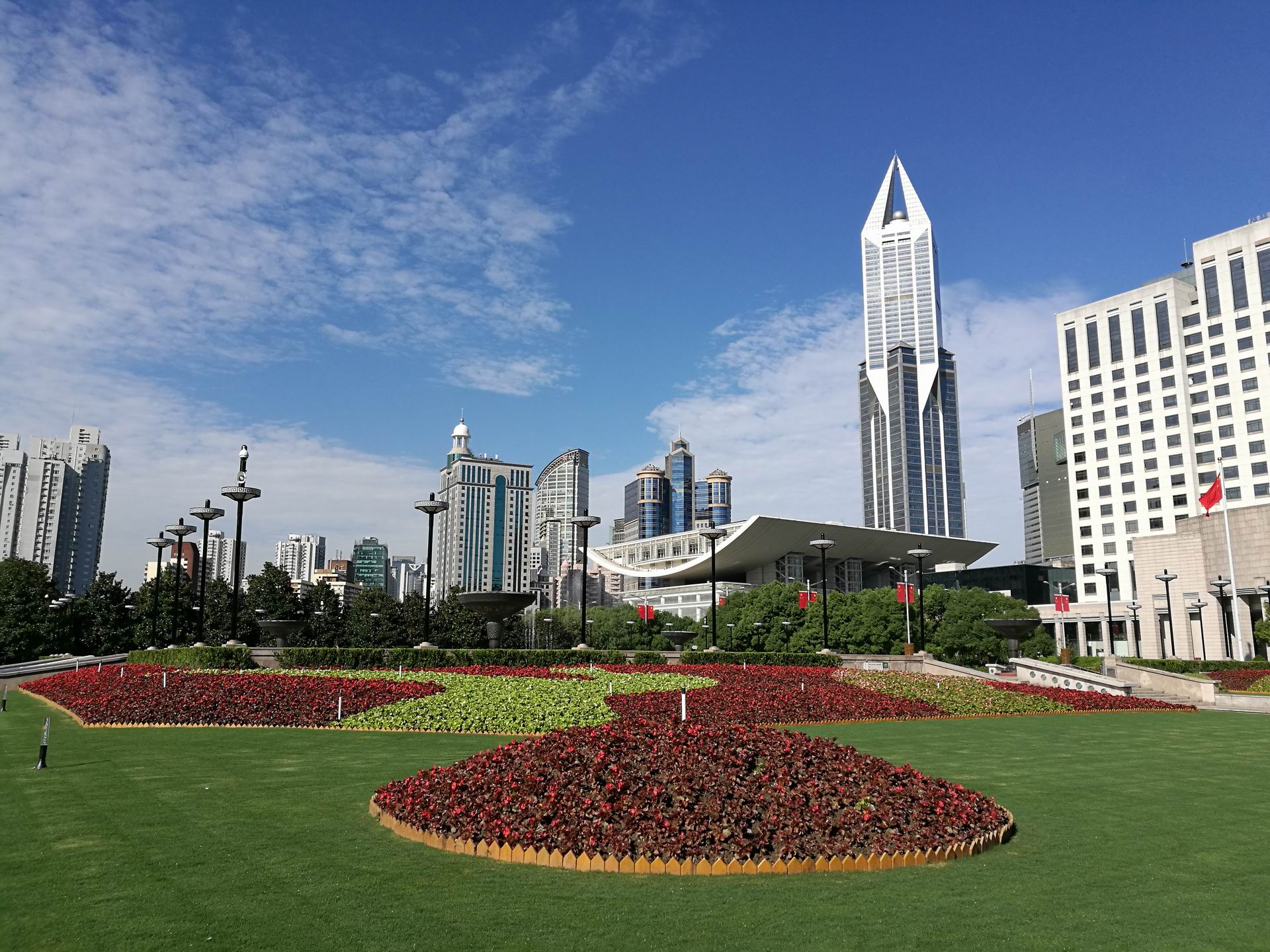 上海人民公园好玩吗(上海市中心的人民公园风景优美,不足之处游客稀少