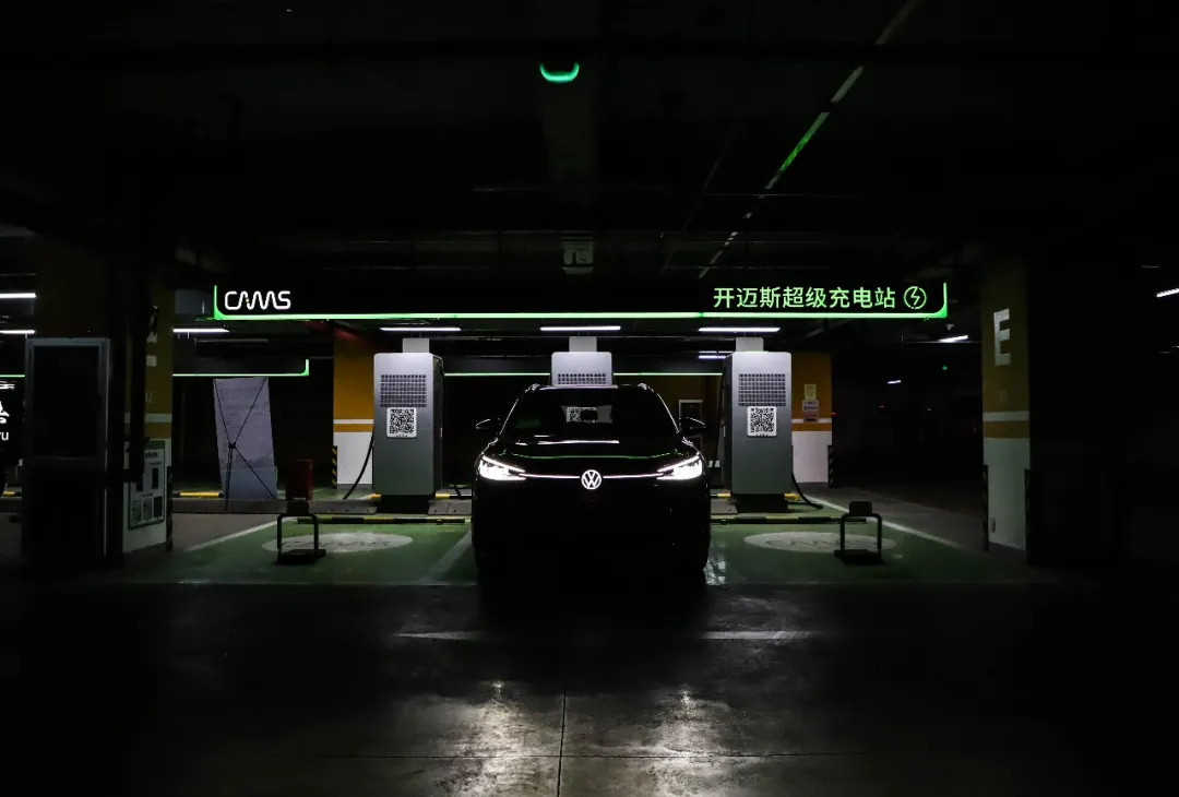 大厂发力很可怕！轴距2765mm空间越级，配超酷“黑科技”
