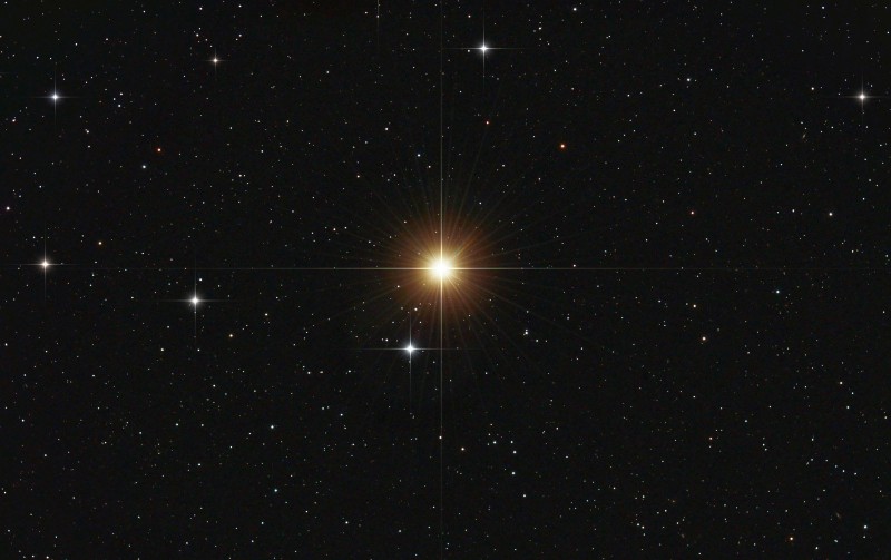 决定恒星表观亮度的因素，以及夜空中最亮的10颗恒星