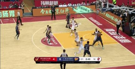 正在直播：CBA青岛VS广东 青岛4中4三分 比分22-13将广东队打停