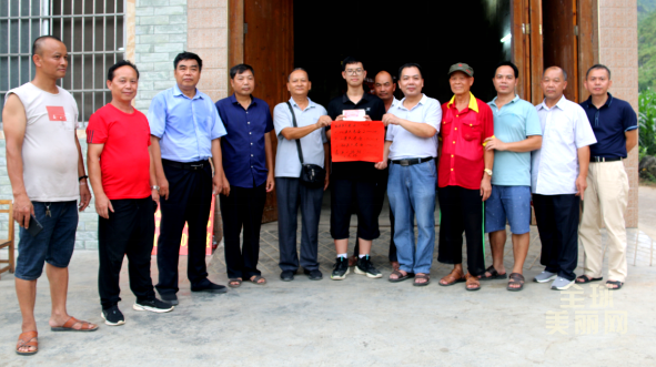 广西都安县芊芊学子苏铋胜等10位同学考上清华大学、北大