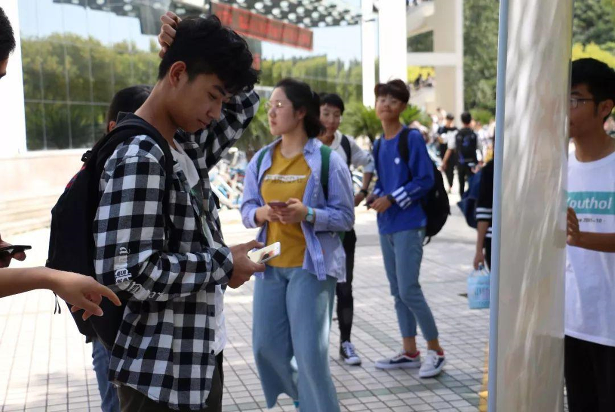 “快乐”大学一去不返，“混日子”或面临清退，大学生你们慌了吗