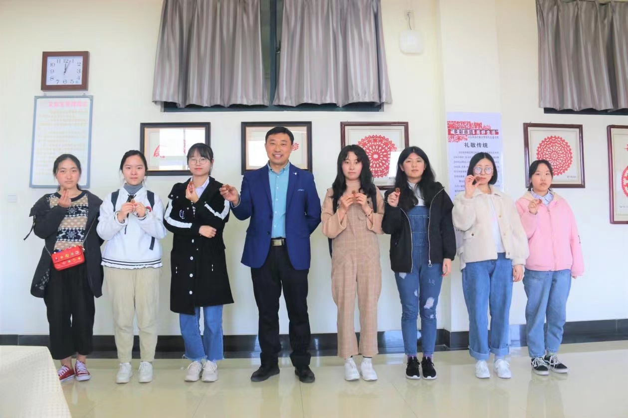 文学类就业前景好的专业排名，汉语言文学仅排第二，英语备受欢迎