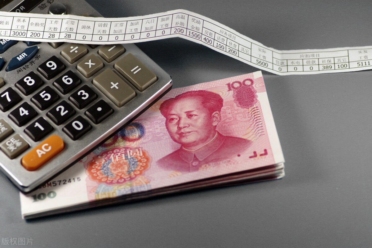 大量年轻人都争着考公务员，公务员未来待遇会变好还是变差？