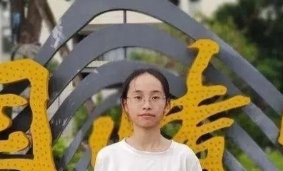 江苏高考状元白湘菱：离满分只差20分，为何被清华北大拒收？