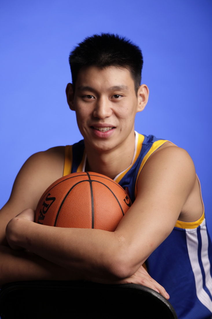 为什么林书豪能立足nba(林书豪：哈佛高材生，篮坛林疯狂，曾用10天换来火箭两千万合同)