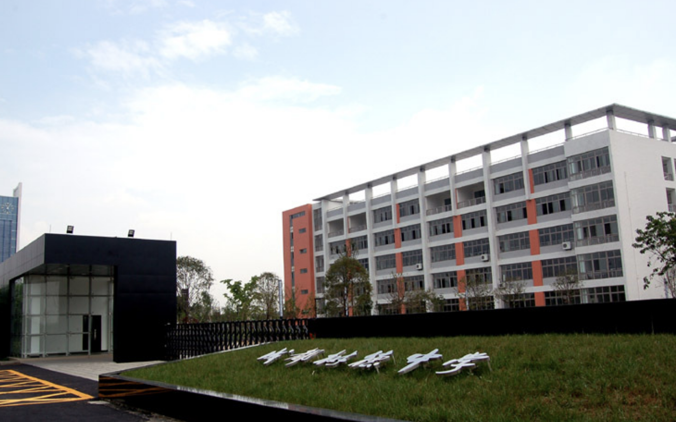 成都45所"贵族"学校,最多学费21.6万/年,网友:上不起