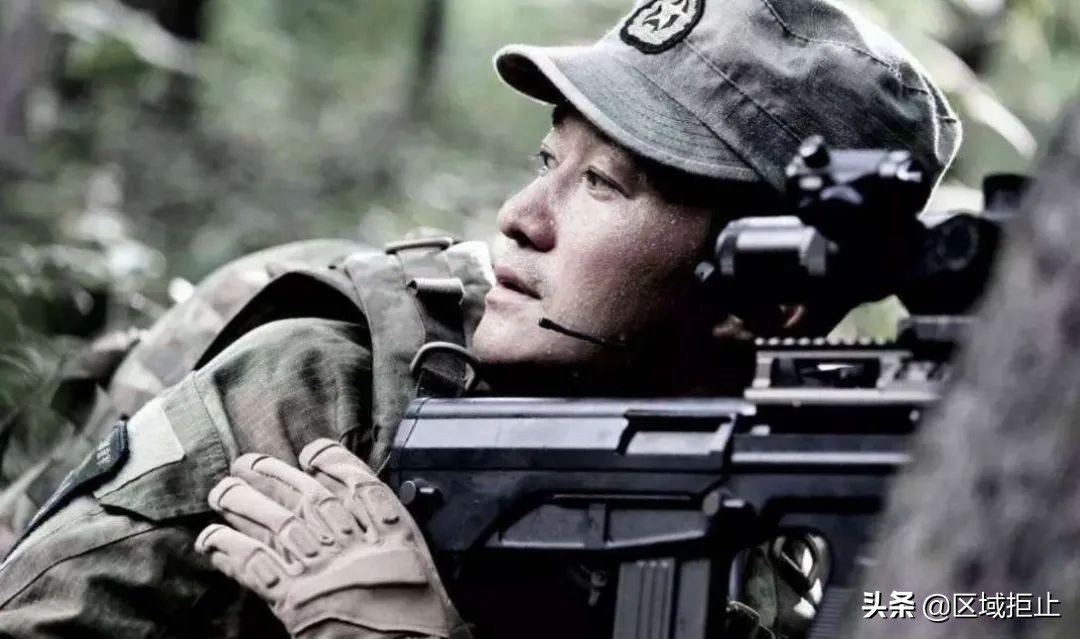 吴京亲口给出答案,原来是致敬这支部队)