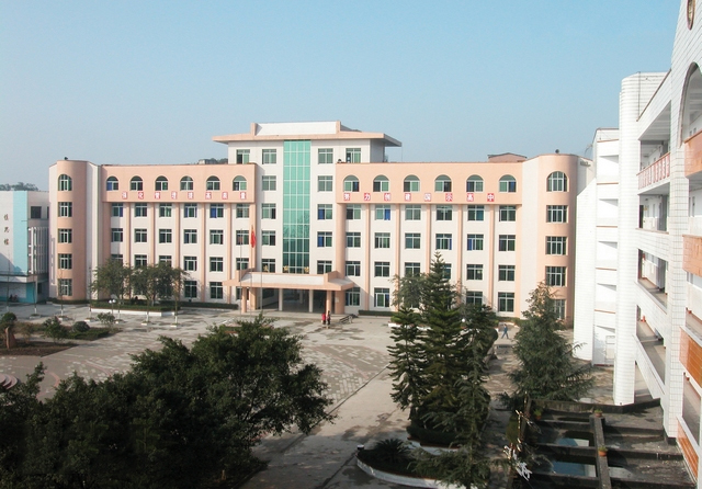 四川泸州五所好高中，泸州高中、泸县二中领跑，合江中学不容小觑