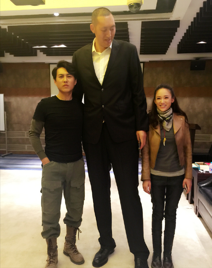 姓孙的篮球运动员(比姚明还高的篮球巨人孙明明:退役后娶1.