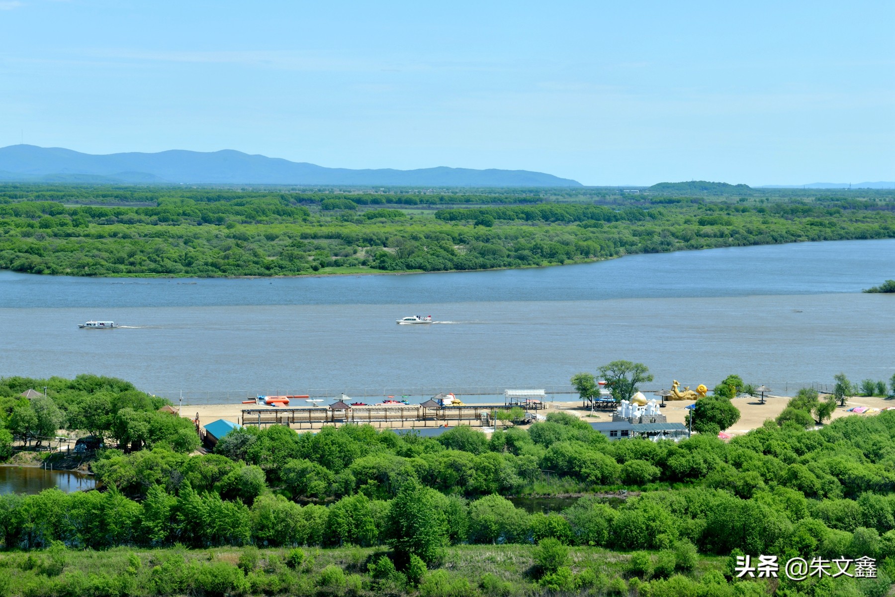在中俄边境,我找到了乌苏里江的起点,而且一江两色