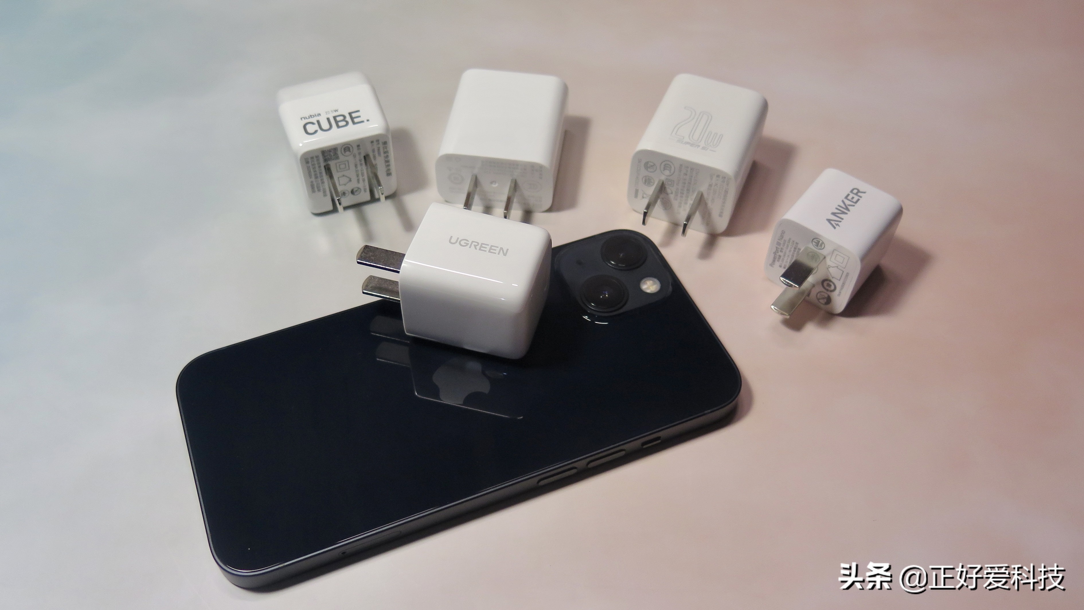 五款经济实用的PD快充头横评，帮您解决iPhone 13充电烦恼