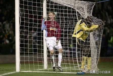 足球里面的乌龙球是什么意思（世界足坛最诡异的5个乌龙球？大风吹进自家球门，4将合力破自家门）