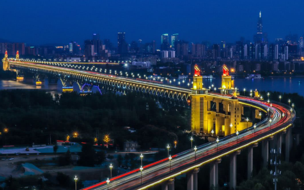 南京这两所985高校号称“双姝”：南大文理强势，东大工科超群