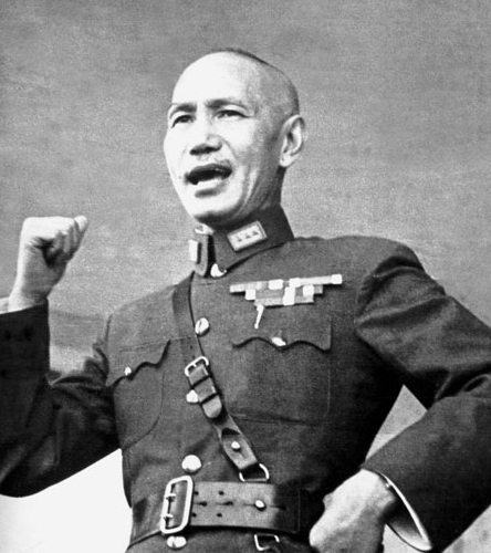 1986年，央视特殊文件送进中南海，胡耀邦：雷英夫是我军的活军史