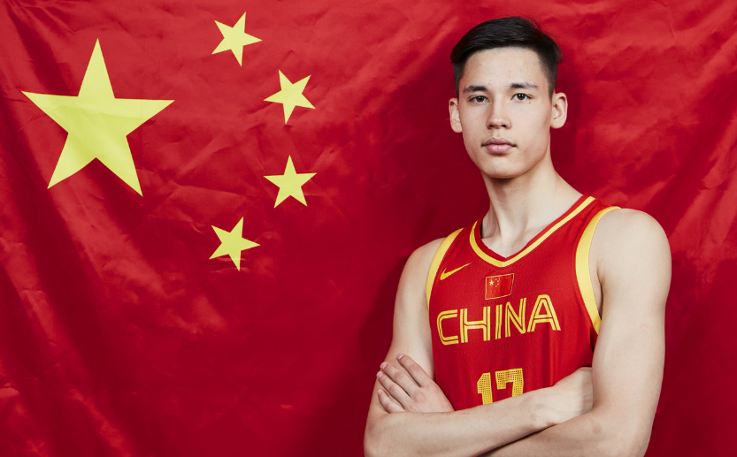 u19男篮世界杯法国队30号(中国男篮又一混血天才！父亲中国人母亲俄罗斯美女 他穿裆麦迪得分)