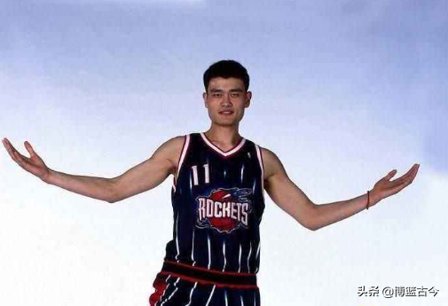 nba2008为什么蓝屏(NBA中两件最丑球衣：火箭条纹像道具服，雷霆客场战袍如电脑蓝屏)