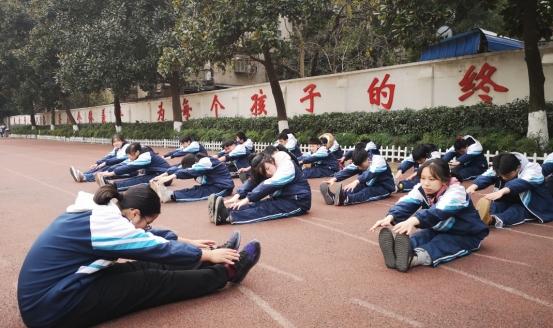 教育部通知，体育“分值”将与语数英相同，家长表示：别折腾了